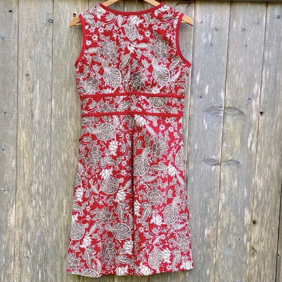 Croft & Barrow Red Sleeveless Cotton Dress With Green & Beige Floral Pattern. 10 - Picture 7 of 12